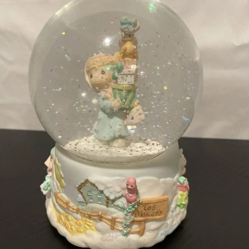 2001‎ Precious Moments Enesco Musical Snowglobe Waterball Plays 